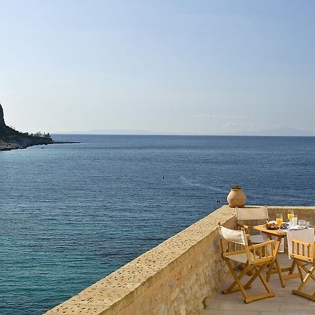 Hotel Mavromichalai Liménion Esterno foto