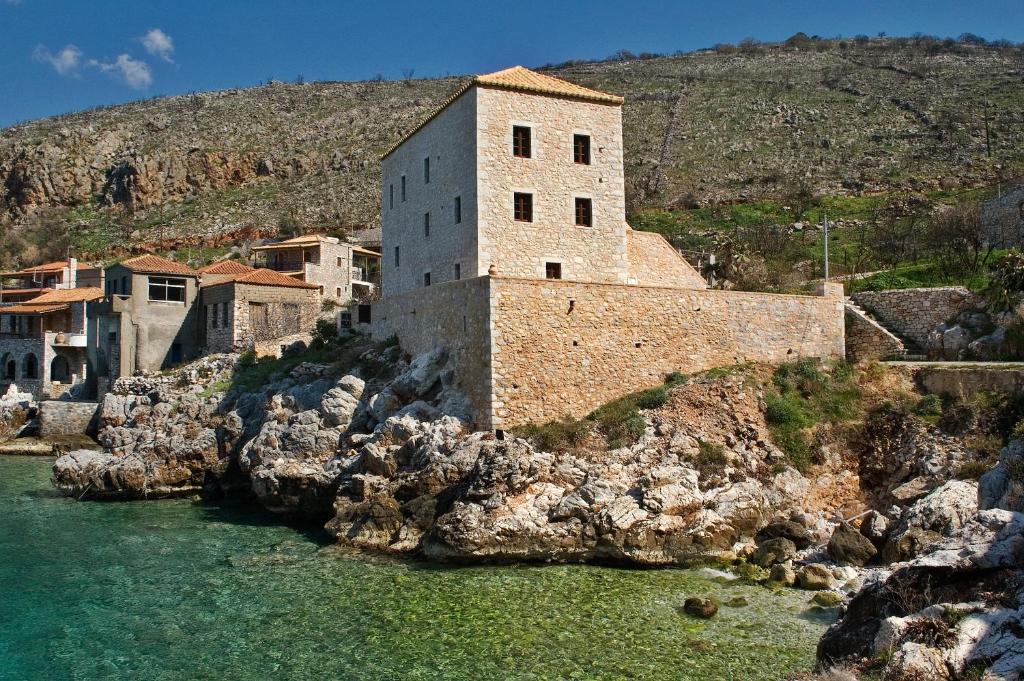 Hotel Mavromichalai Liménion Esterno foto