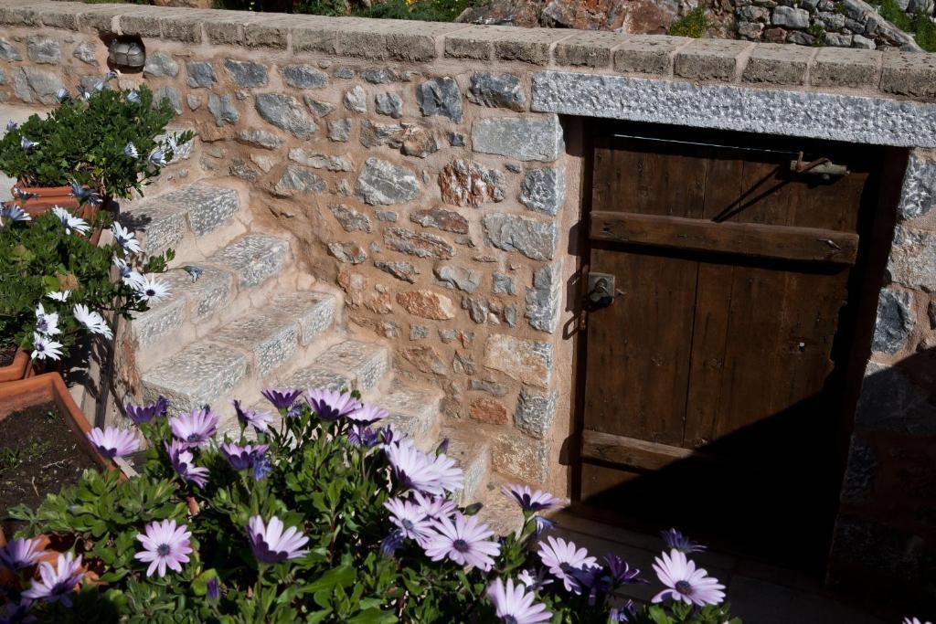 Hotel Mavromichalai Liménion Esterno foto