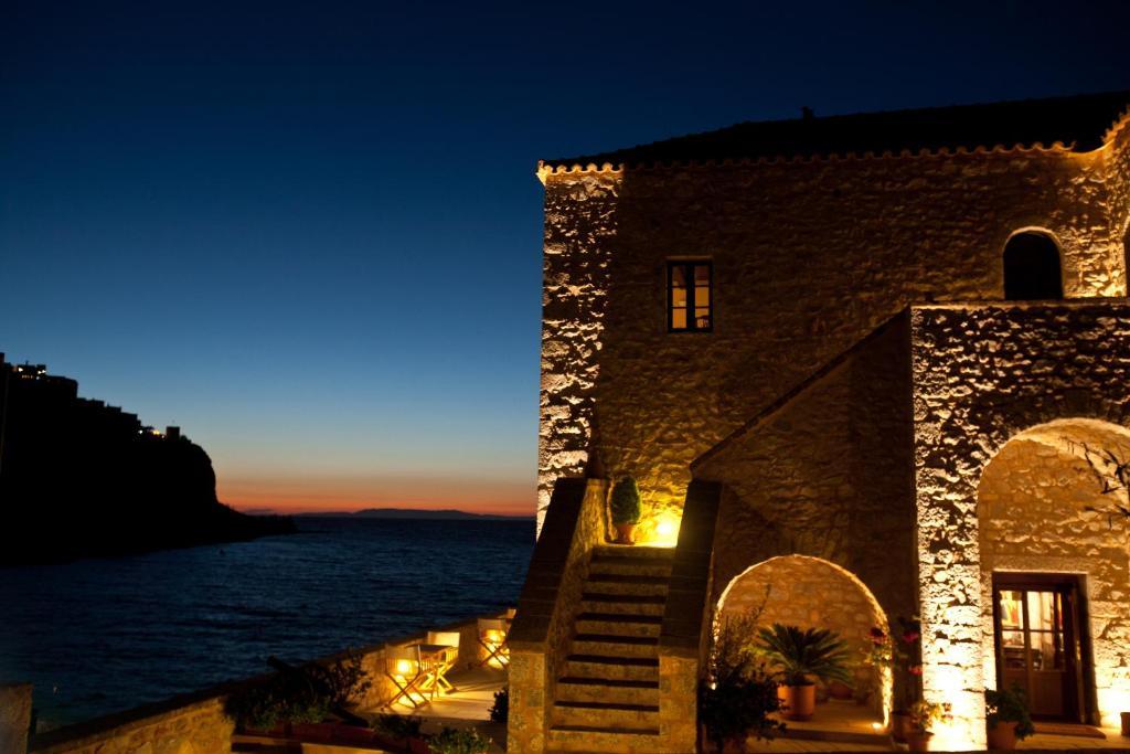 Hotel Mavromichalai Liménion Esterno foto