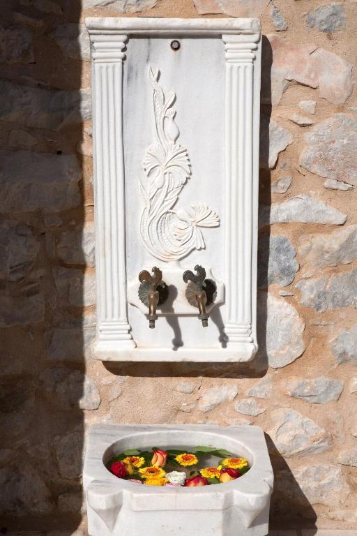 Hotel Mavromichalai Liménion Esterno foto