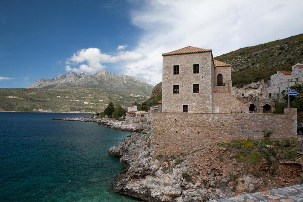 Hotel Mavromichalai Liménion Esterno foto