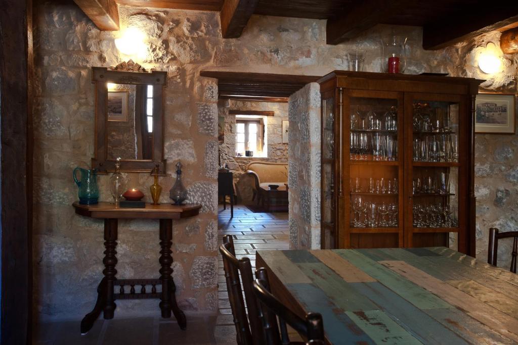 Hotel Mavromichalai Liménion Esterno foto