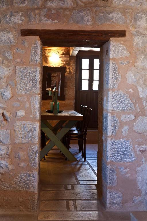Hotel Mavromichalai Liménion Esterno foto