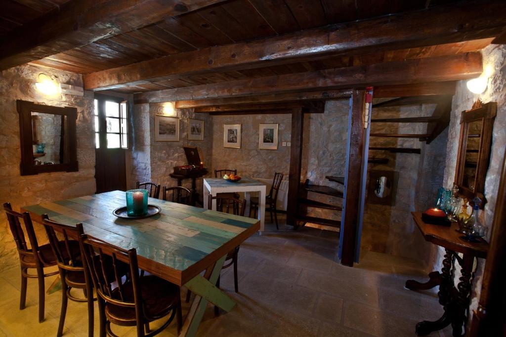 Hotel Mavromichalai Liménion Esterno foto